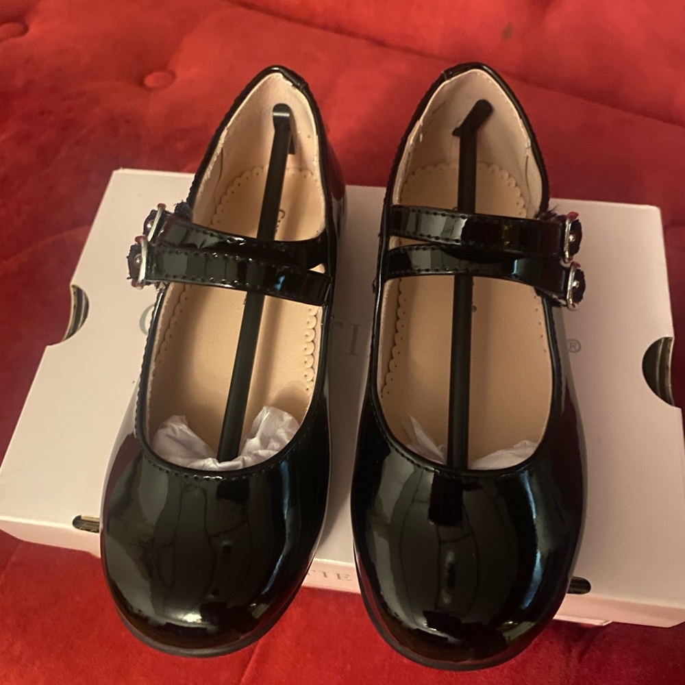 Christie & Jill Girls Black patent leather dress shoes. Like New